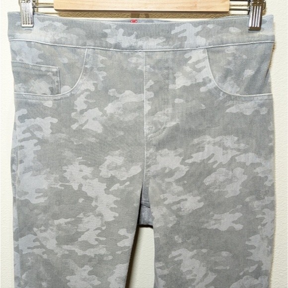SPANX Jean-ish Ankle Camo Leggings - Picture 4 of 14
